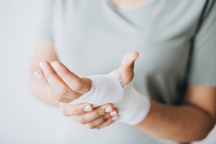 Woman with an injured hand speaks to personal injury attorney