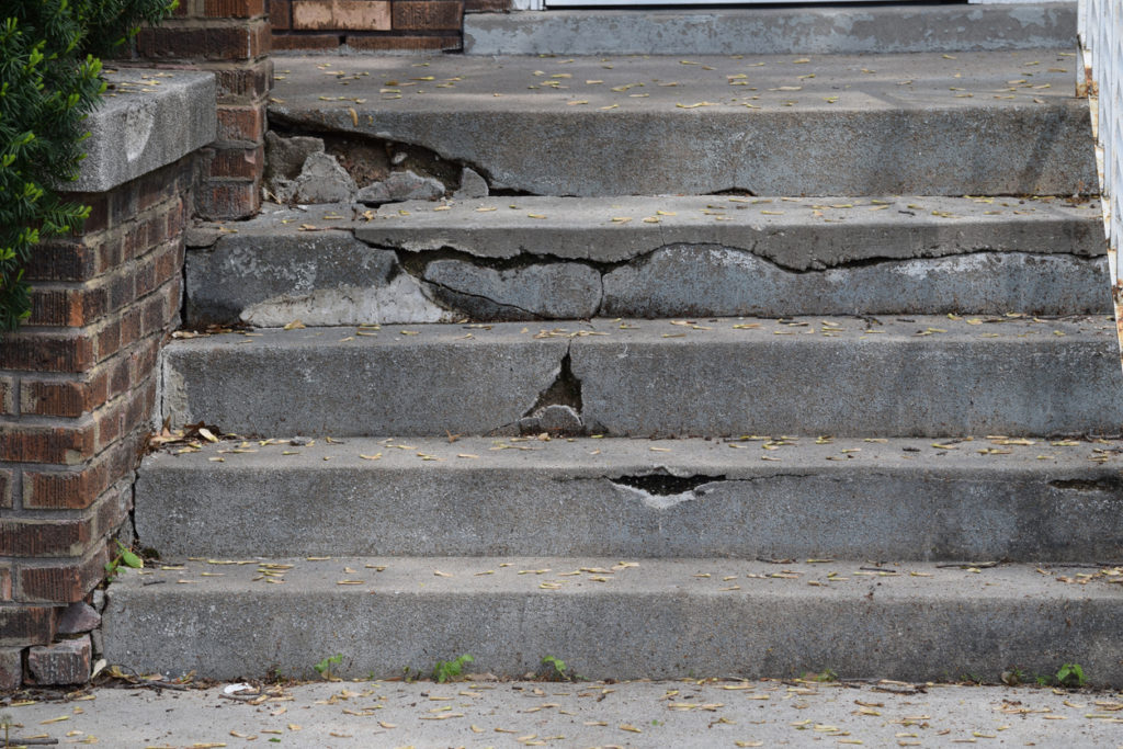 Damaged steps that caused a premises liability accident in Pinellas, FL